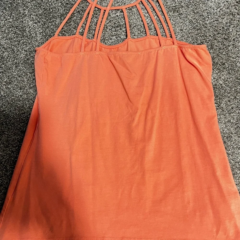 VENUS Peach Sleeveless Top - Picture 2 of 3